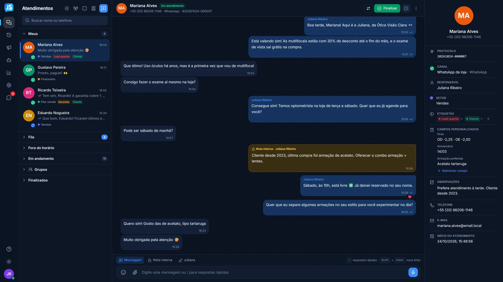 Tela de atendimentos do JOTA5 Chat: lista de conversas, conversa aberta com nota interna e ficha do cliente