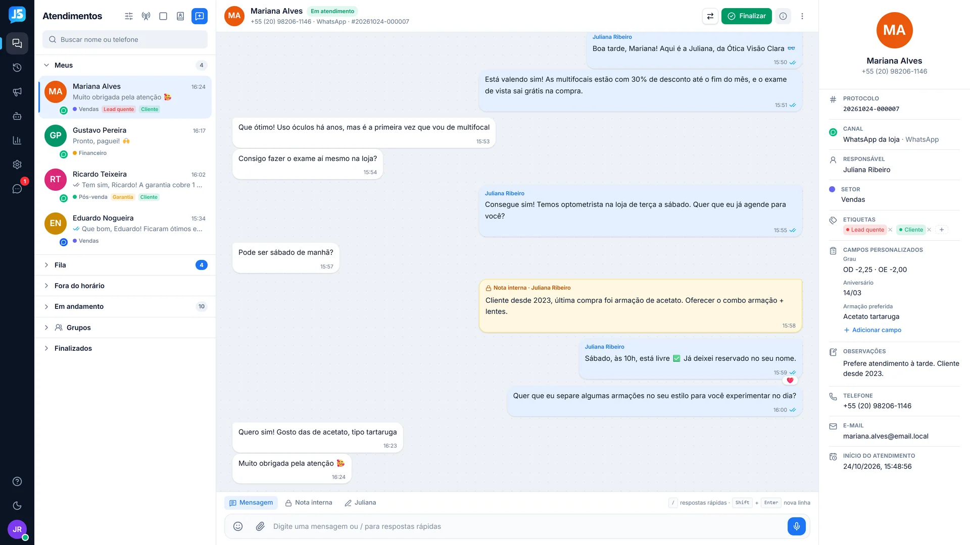 Tela de atendimentos do JOTA5 Chat: lista de conversas, conversa aberta e dados do cliente